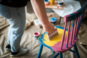 Peindre un Meuble Sans Poncer : Techniques Faciles pour Bois et Autres Surfaces
