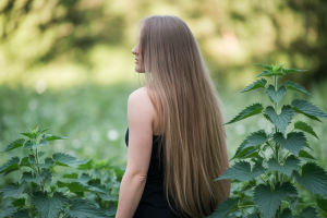 Ortie cheveux avant après : l&rsquo;incontournable pour la pousse