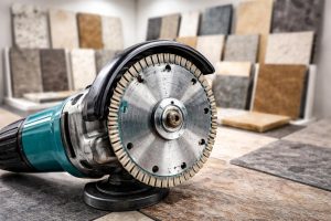 Quel Disque pour Meuleuse Découpe Carrelage : Diamant ou Turbo ?